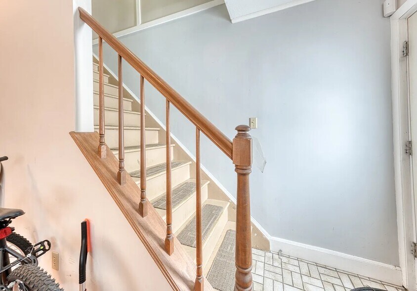 Building Photo - 69 Lynwood Dr