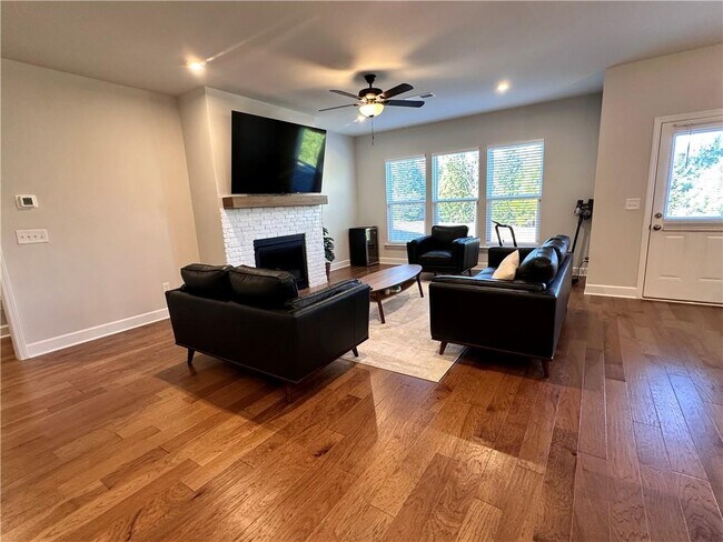 Building Photo - 5430 Wheeler Ridge Rd