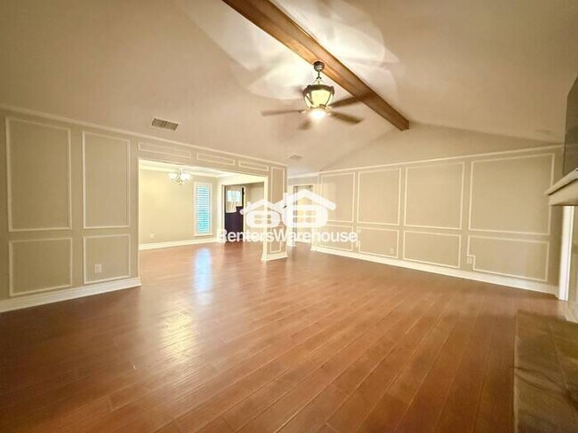 Building Photo - Beautiful home in well established neighbo...