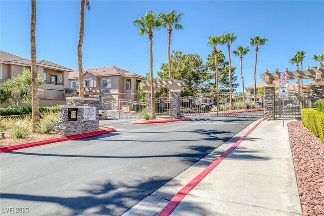 Building Photo - 9901 Trailwood Dr