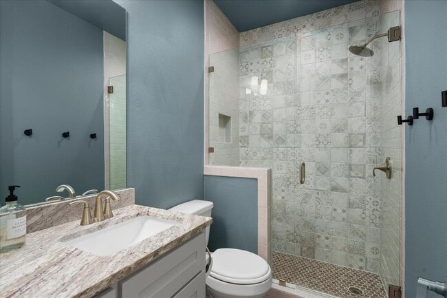 Building Photo - 625B Las Colinas Dr