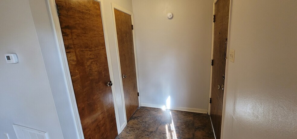 Front Entryway - 1748 Port Dr