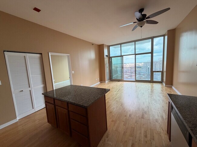 Building Photo - 1600 S Indiana Ave