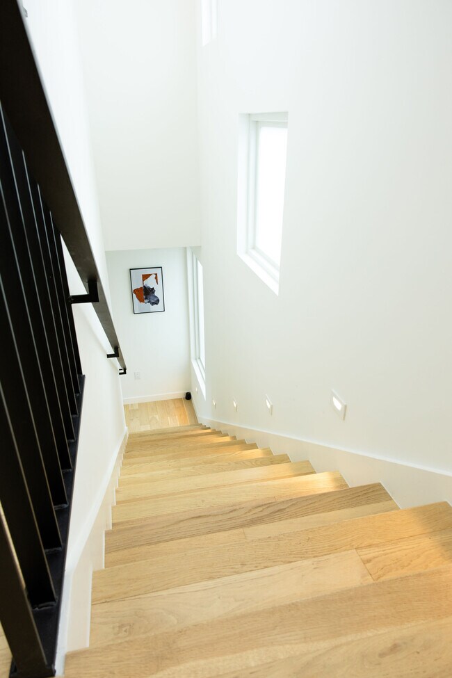 Building Photo - 507 S Park Dr