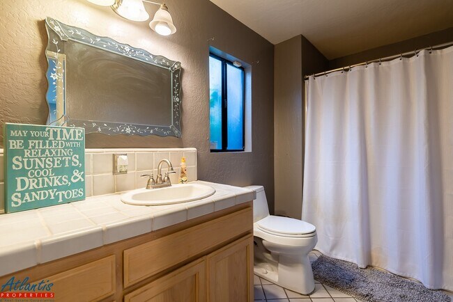 Building Photo - Desirable Home | Oceans Views | Close To B...