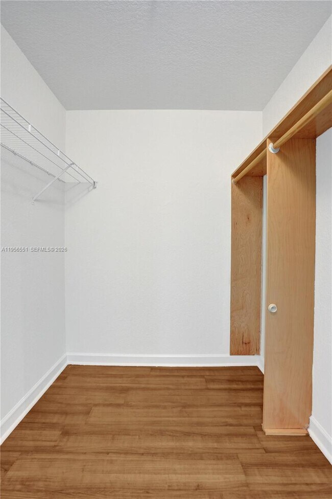 Building Photo - 5409 SW 41st St