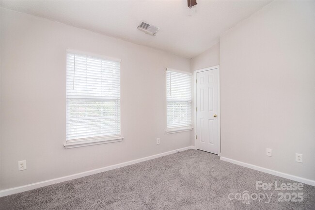 Building Photo - 158 Portestown Way