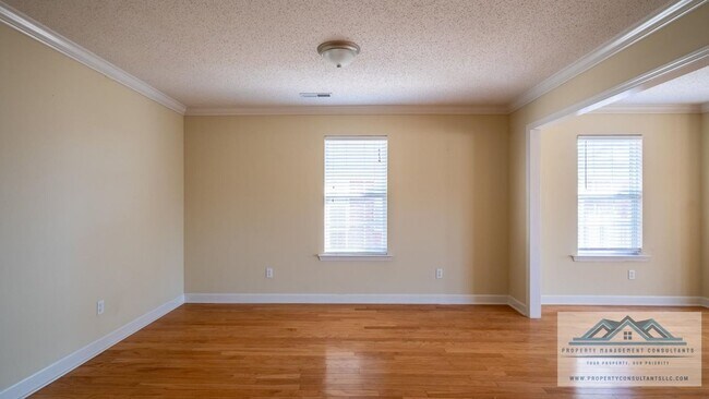 Building Photo - 5002 Blakemore Dr SE