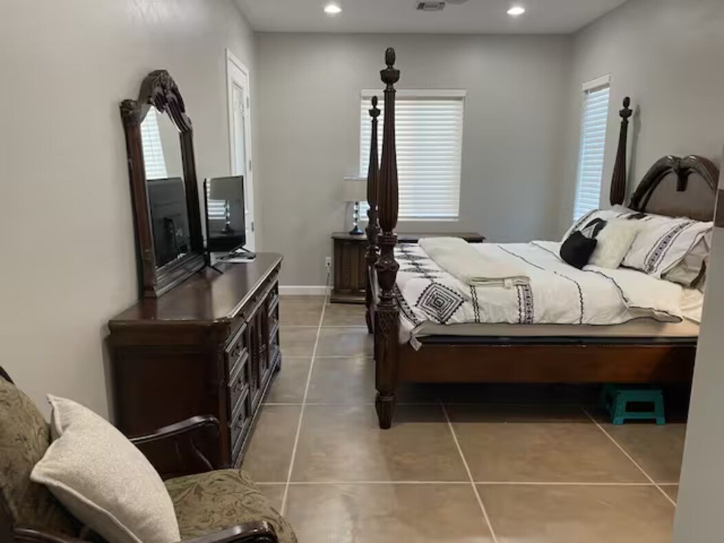 Building Photo - 4261 N Red Sun Pl