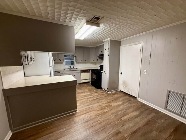 Building Photo - 3 Bedroom 2 Bathroom Home for Rent