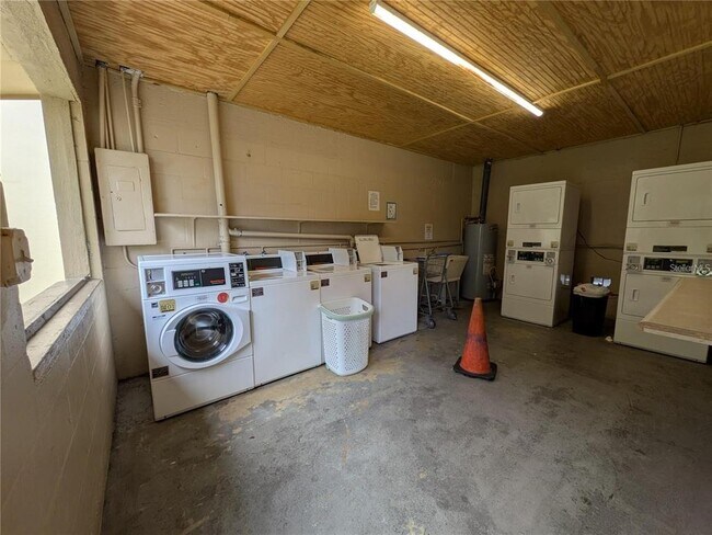 Building Photo - 2500 Harn Blvd