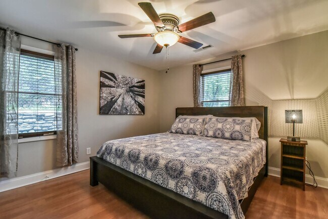 Building Photo - 5 E Keesler Ave