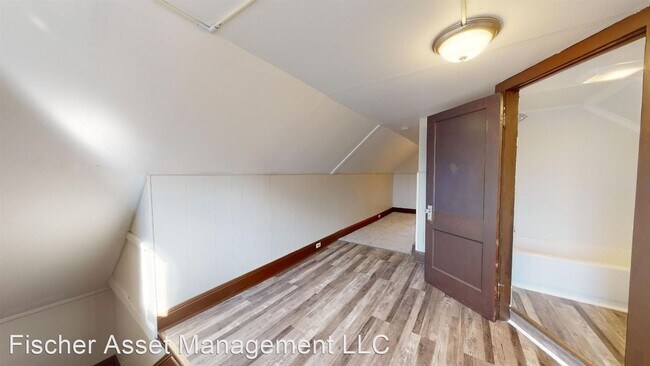 Building Photo - 1 br, 1 bath Apartment - 3210 West 98th St...