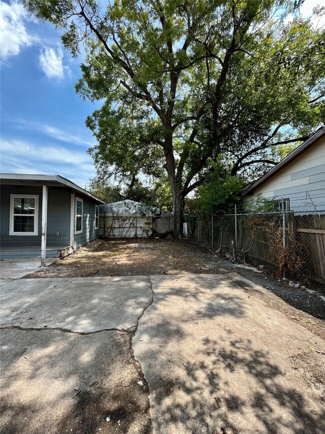 Building Photo - 8308 John St