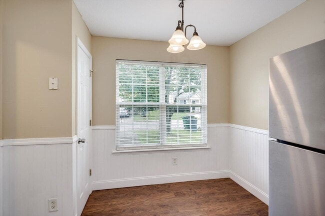 Building Photo - 153 Photinia Dr