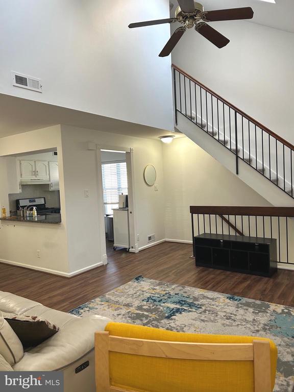 Building Photo - 704B Trescott Pl