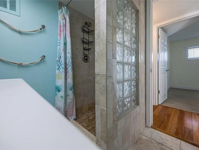 Building Photo - 10th FLR 2B/2BA Waterfront with Panoramic Intercoastal Views in 55+ Community