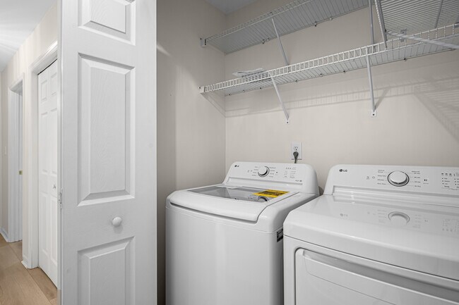 Building Photo - 305 Dearing Dr