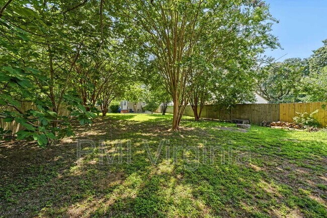 Building Photo - 9 Laurel Dr