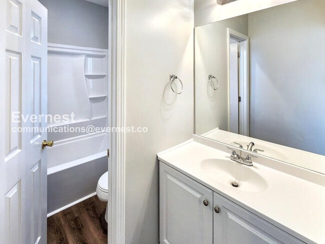 Building Photo - 476 Dove Way