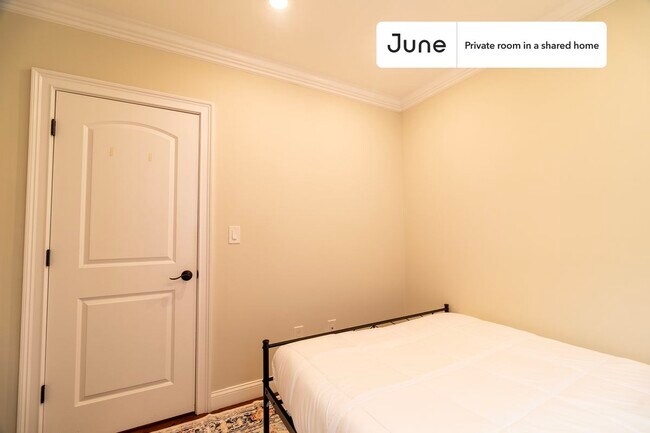 Building Photo - Room in Shared 4 bed/1.5 bath home