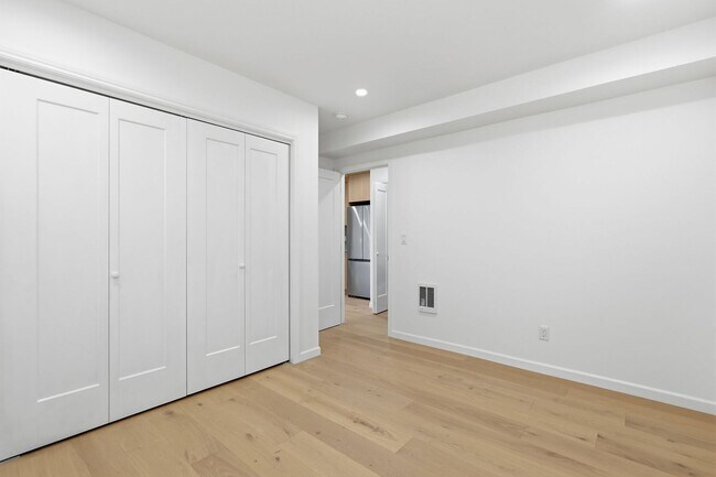 Building Photo - 1221 Waller St