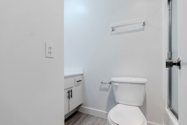 Building Photo - Chatsworth Rent This Now