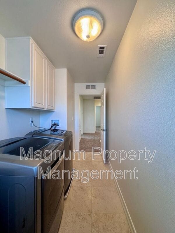 Building Photo - 44780 Rutherford St