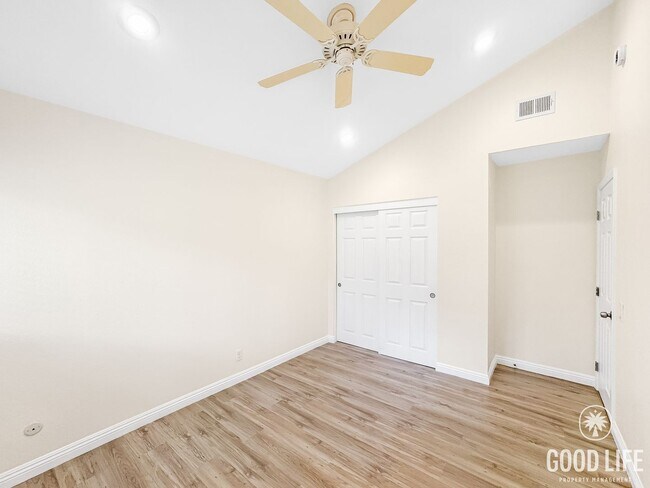 Building Photo - Beautiful 4Bd/2.5Ba Spacious Home in Mission Viejo w/Large Front & Back Yard!