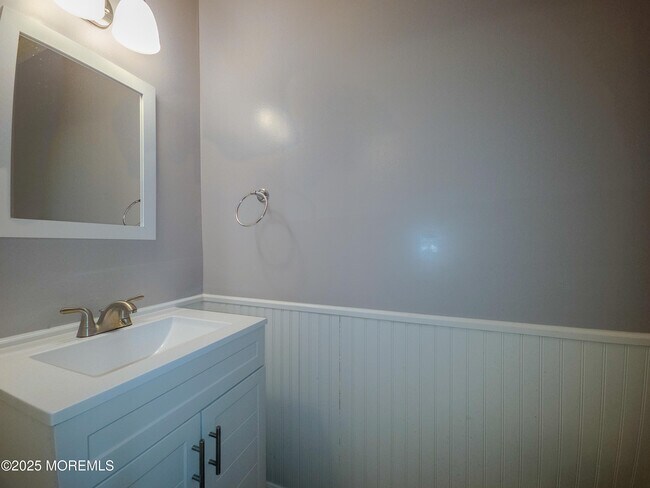 Building Photo - 12 Creek Rd