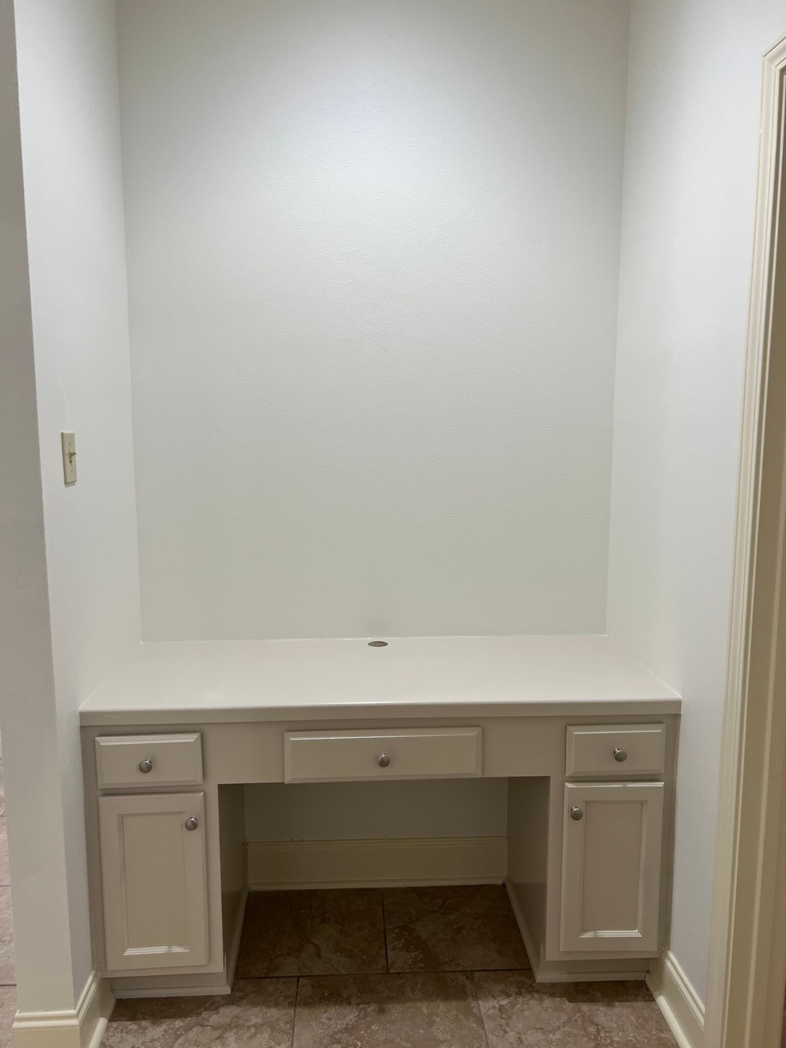 Desk Neat Kitchen - 37140 Woodgate Ave