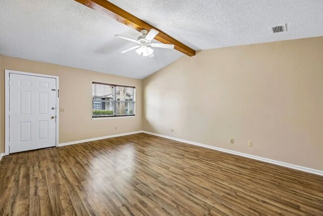 Building Photo - 106 Clarks Bluff Rd