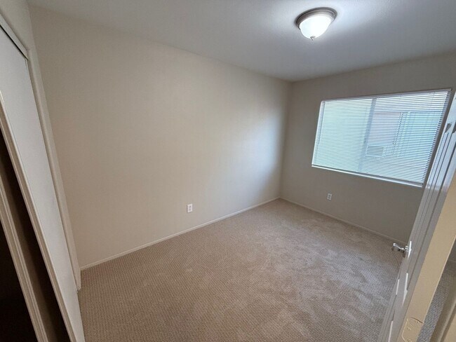 Building Photo - 3 Bedroom 2.5 Bathroom House in Imperial Beach