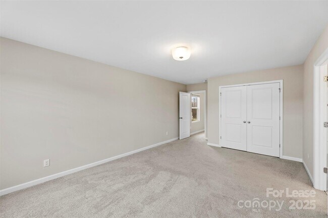 Building Photo - 8562 River Ridge Dr