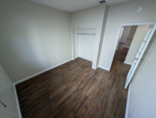 Building Photo - 731 Rising Star Dr