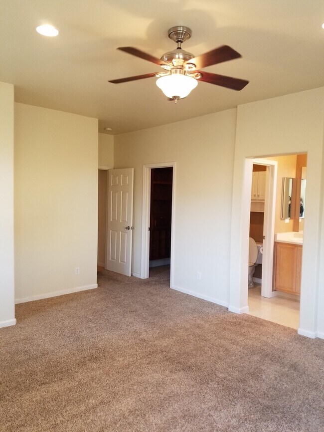 Building Photo - Spacious Single-Story Gem with 4 bedroom, 2 bathroom Near Damonte Ranch!