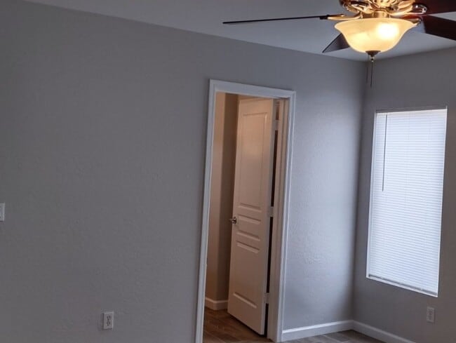 Building Photo - BEAUTIFUL HOUSE IN EL MIRAGE! NO HOA!!