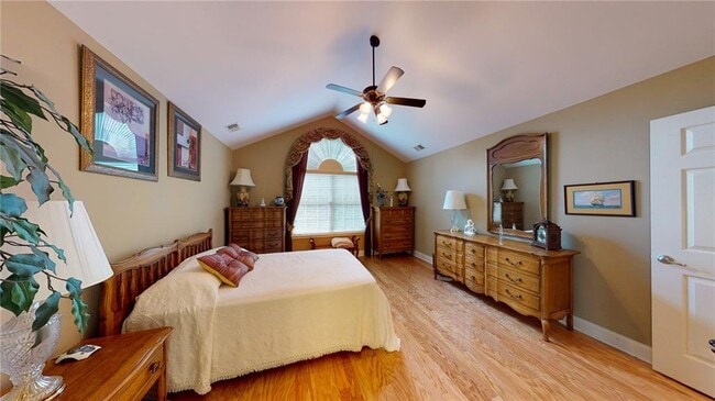 Building Photo - 100 Highlands Ridge Pl SE