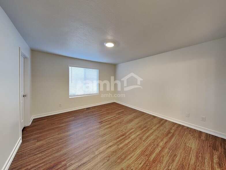 Building Photo - 4103 Dakota Dr