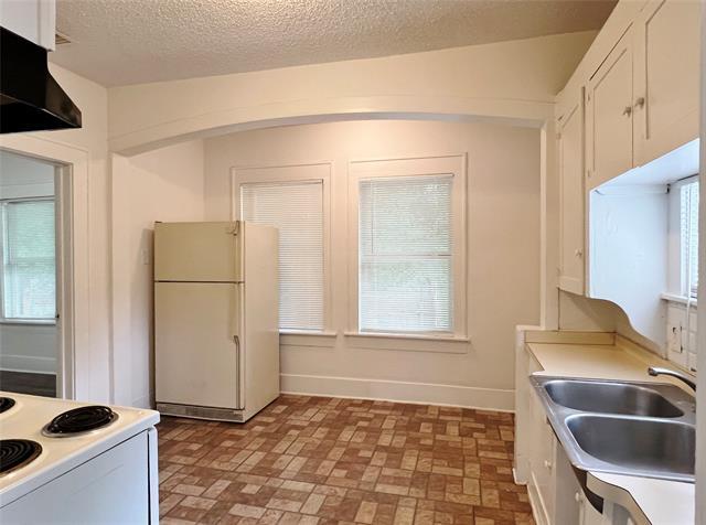 Building Photo - 607 Woodbine Ave
