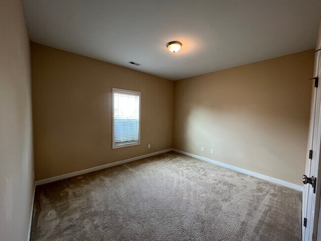 Building Photo - 93 Samuel Nicholas Dr