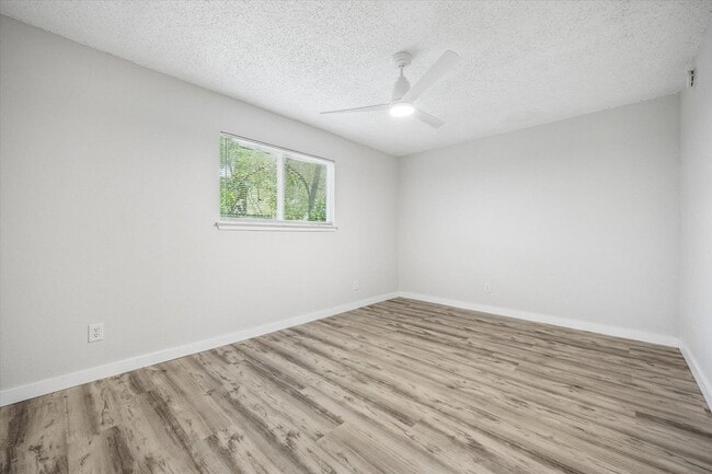 Building Photo - 904 Sirocco Dr