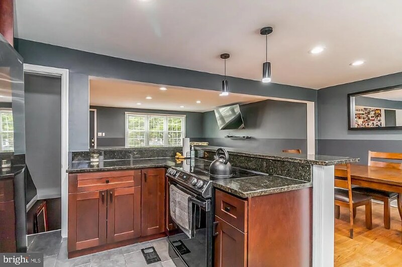 Building Photo - 1583 Doxbury Rd