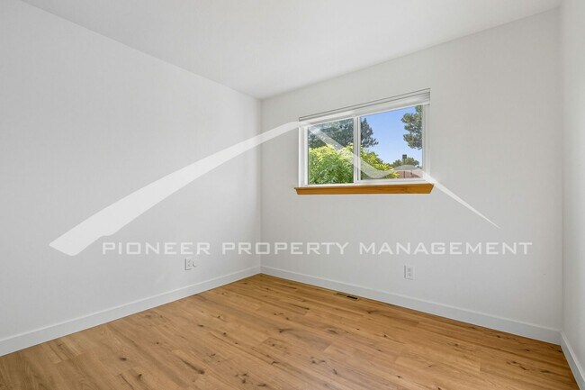 Building Photo - 8762 Chase Dr