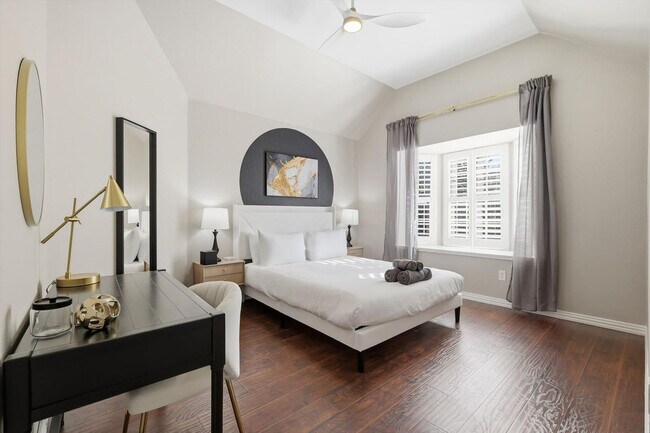 Building Photo - 4843 Golfside Dr