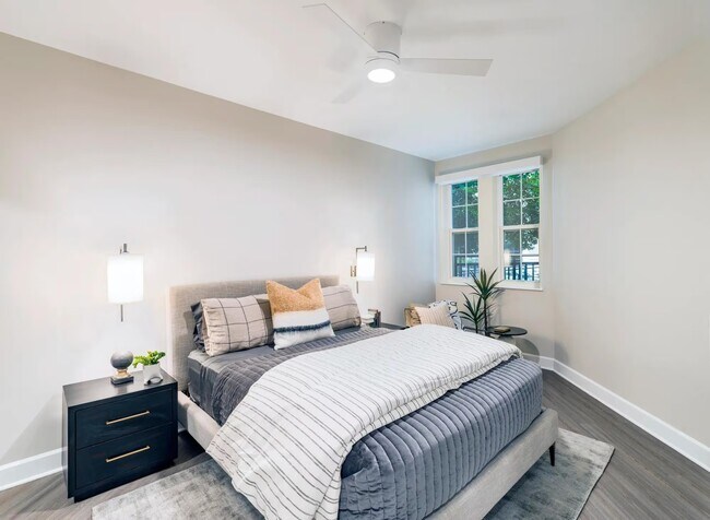 Building Photo - Limited-Time Offer: 10 Weeks Free in Houston!