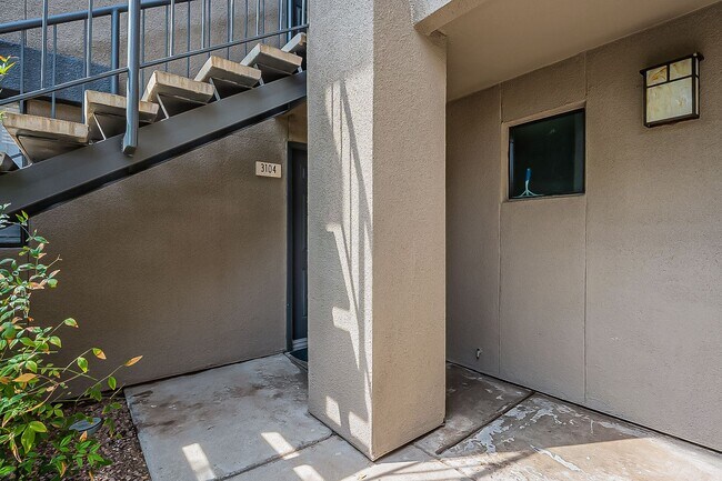 Building Photo - 5855 N Kolb Rd