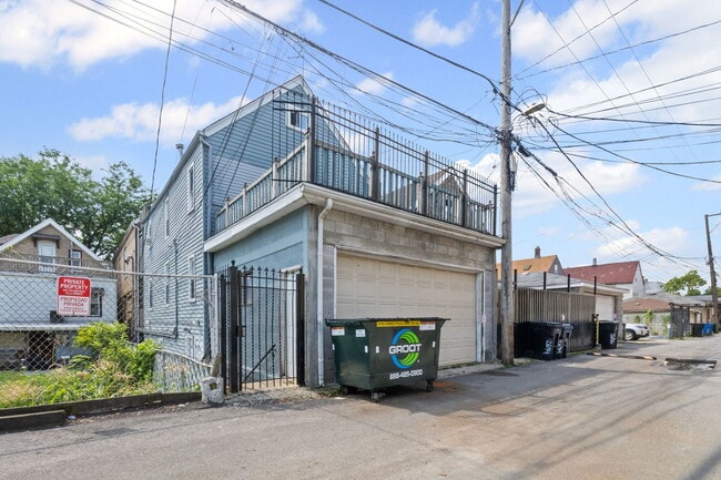 Building Photo - 2632 W 23rd Pl