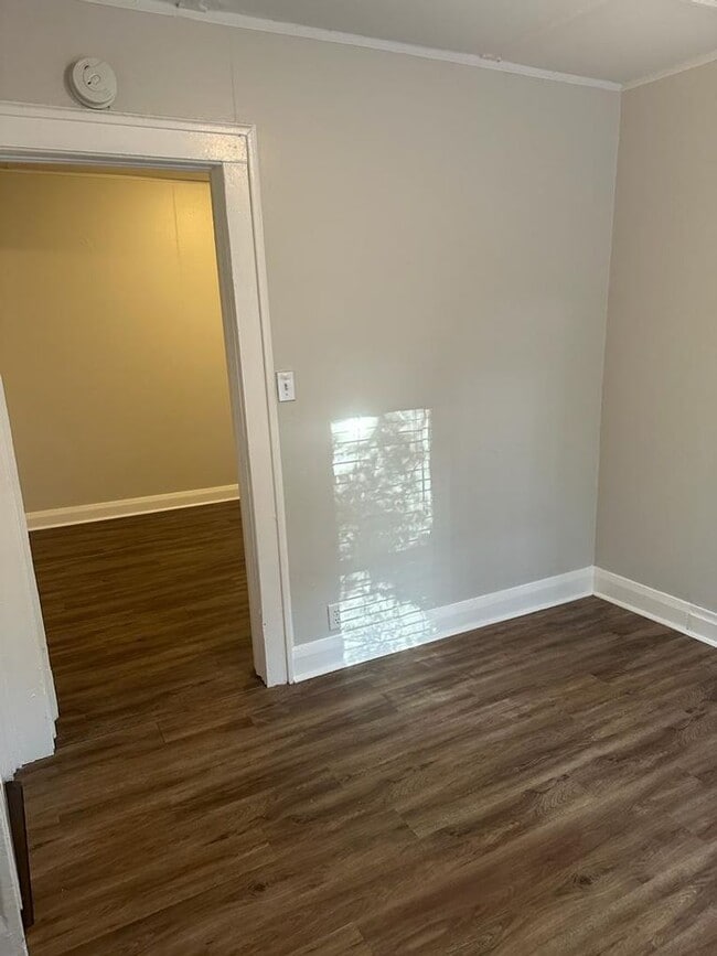 Building Photo - Beautiful 1 bedroom 1 bath bedroom bungalo...