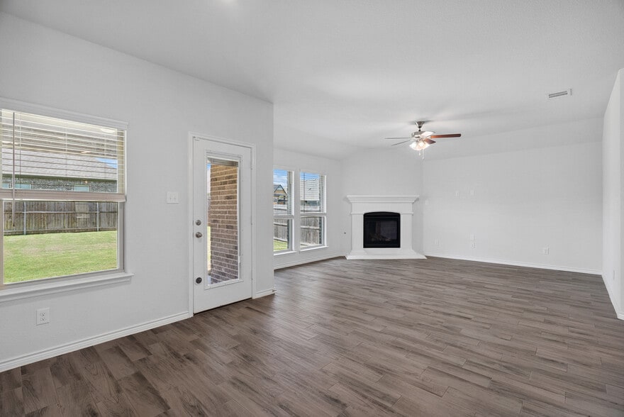Building Photo - 3057 Maverick Dr